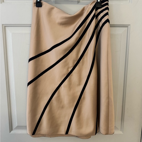White House Black Market Tan and Black Midi Skirt size 10 - Picture 5 of 10